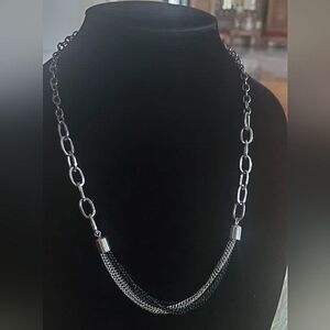 Multilayered Chain Silver Tone Necklace.🌴